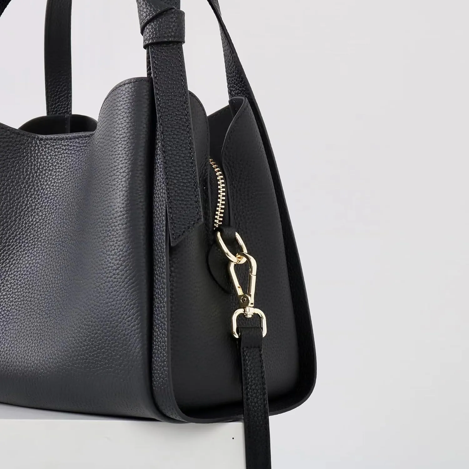 2025 New Quilted Genunie leather Bucket Bag with strap Vegetable Basket, Fashionable and Versatile Tote bag for women
