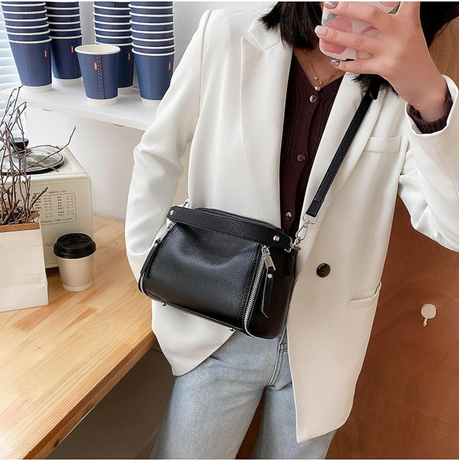 Premium Genuine Leather Women's Saddle Bag Stylish Cowhide Shoulder Handbag for Women Versatile Mailman Bag