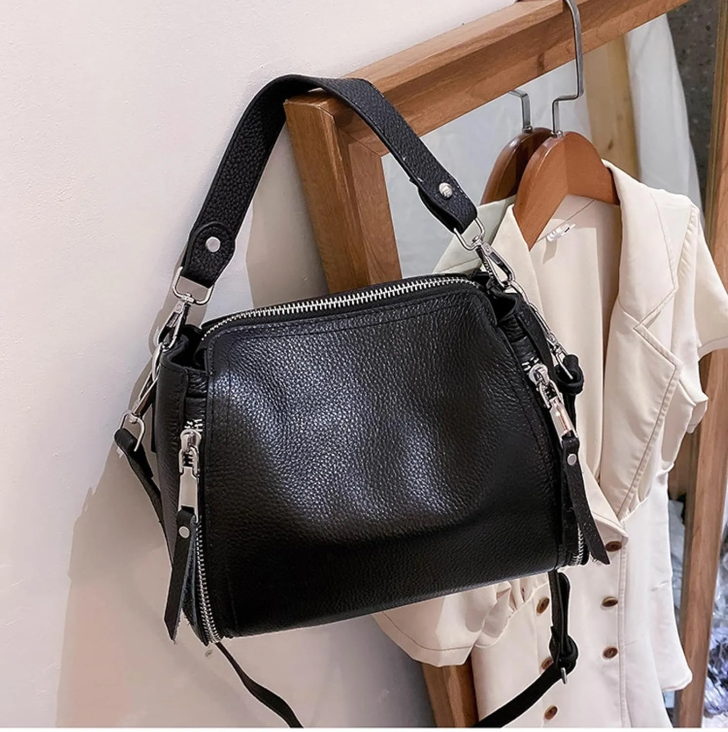 Premium Genuine Leather Women's Saddle Bag Stylish Cowhide Shoulder Handbag for Women Versatile Mailman Bag