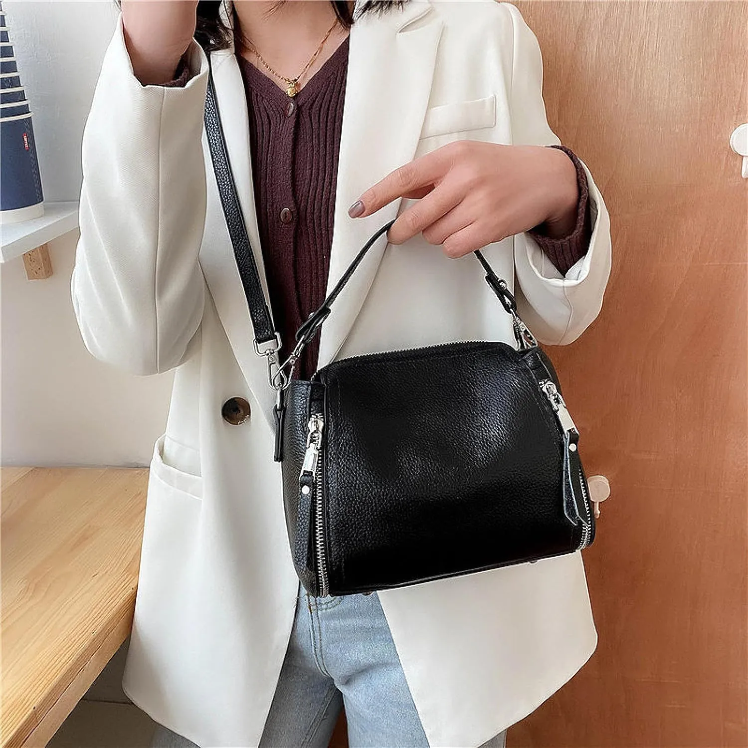 Premium Genuine Leather Women's Saddle Bag Stylish Cowhide Shoulder Handbag for Women Versatile Mailman Bag