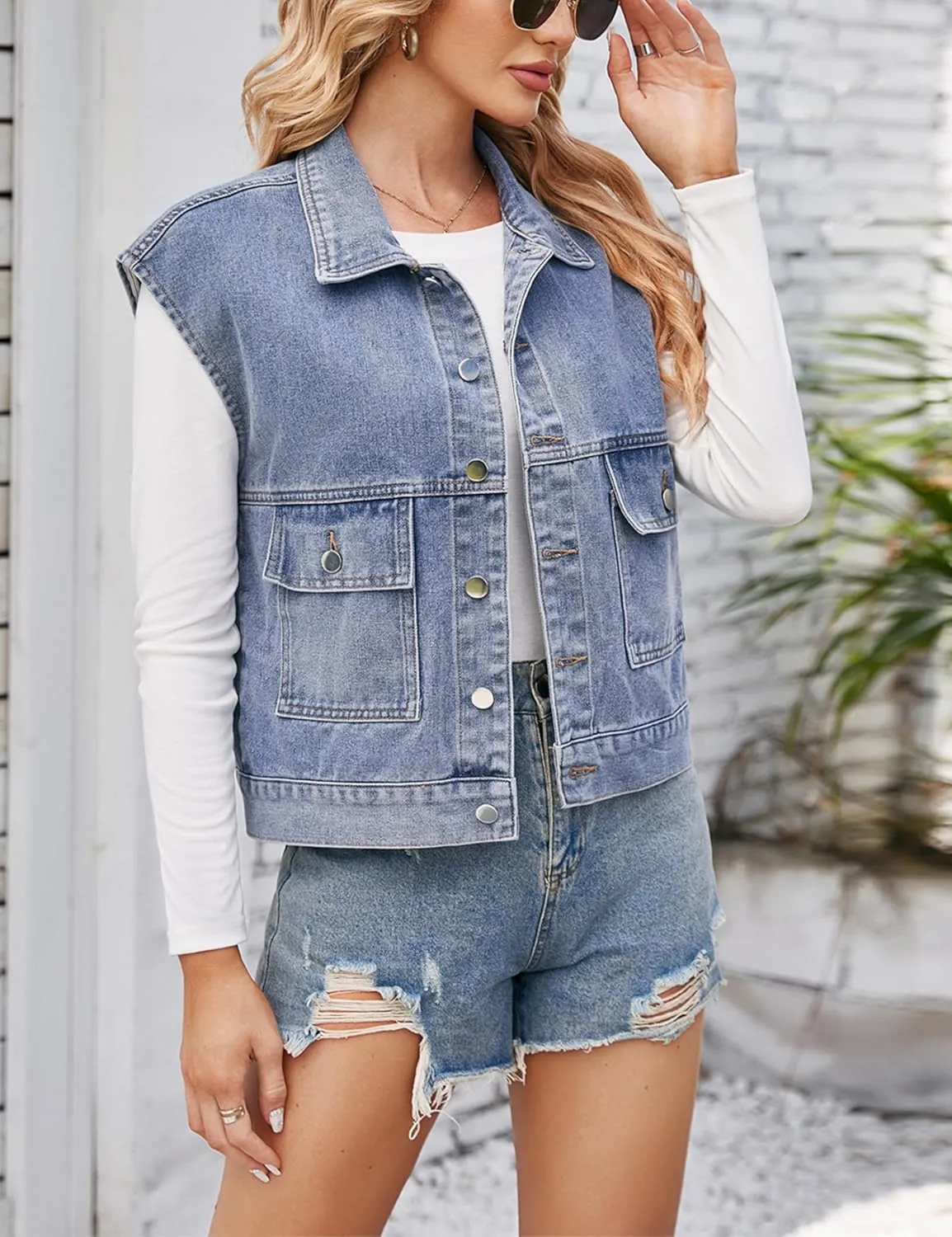 Women's Denim Jean Vest Casual Button Sleeveless Jean Jacket Vintage Denim Waistcoat with Pockets