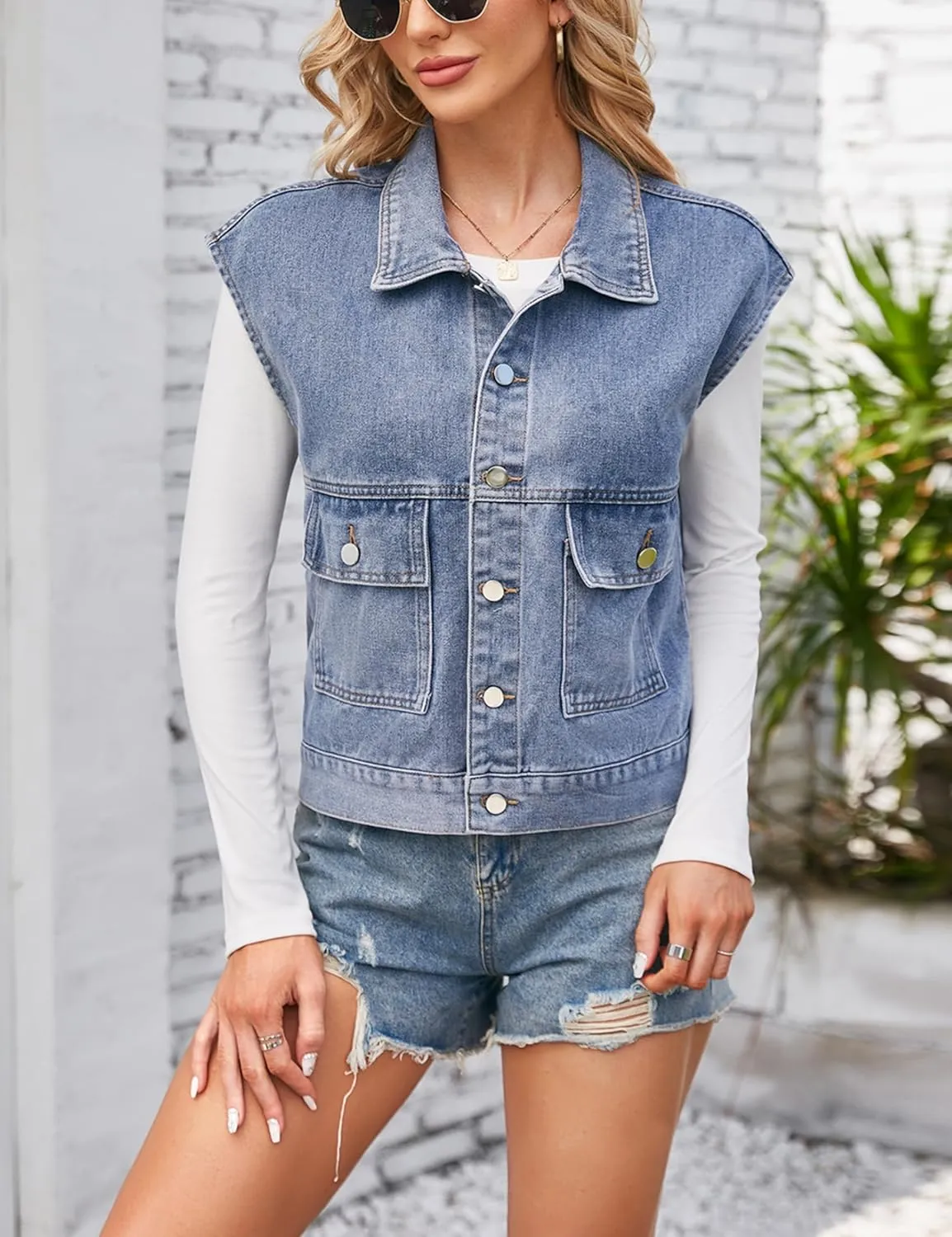 Women's Denim Jean Vest Casual Button Sleeveless Jean Jacket Vintage Denim Waistcoat with Pockets