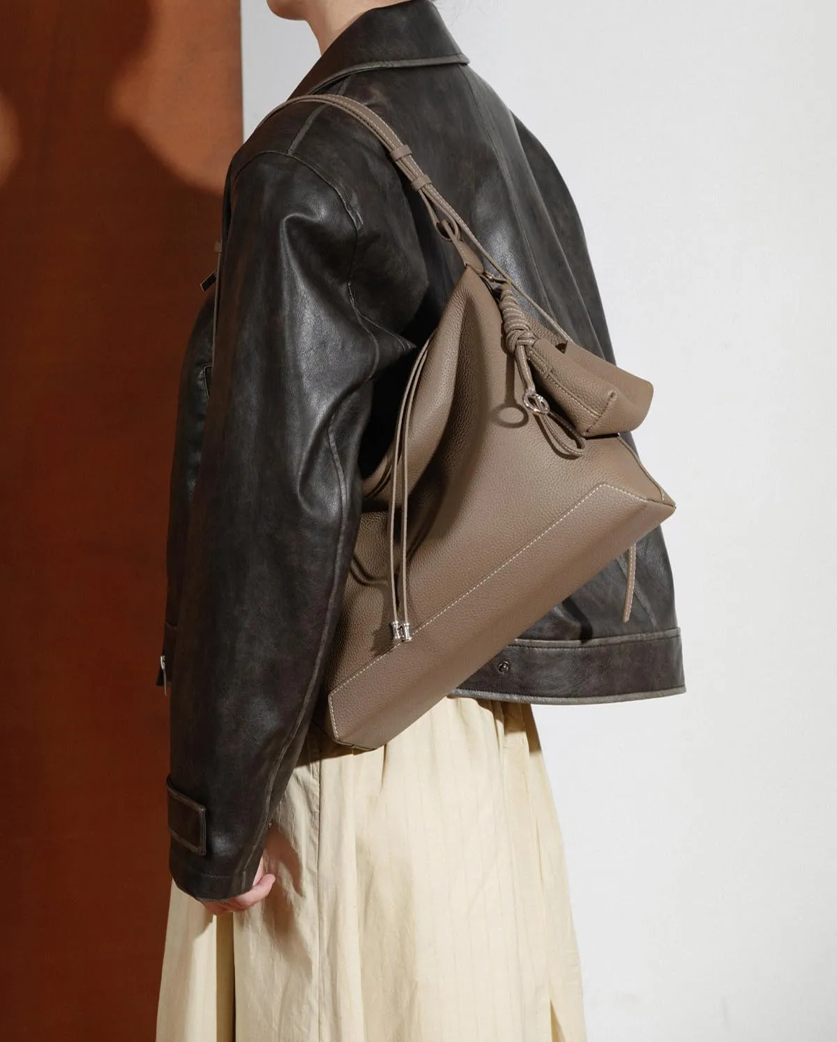 Women's Leather Shoulder Bag Large Capacity Handbag Cowhide Vintage Pillow Armpit Tassel Commuting Bag Versatile Stylish